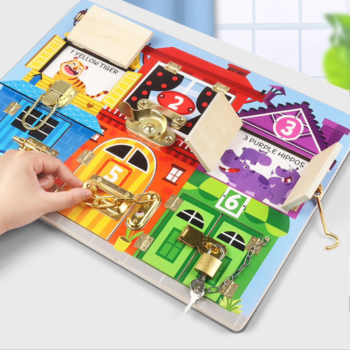 Montessori Holz-Busy-Board Haus mit Schlössern – Sensorik- & Motorikspielzeug