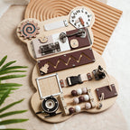 Montessori Busy Board aus Holz in Bärenform – Sensorik- und Motorikspielzeug für Kleinkinder